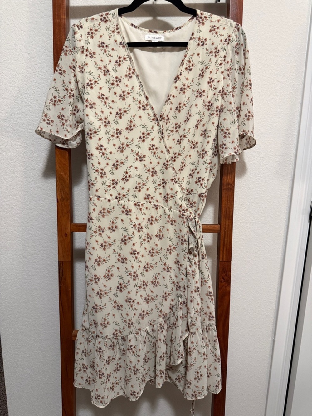 Olivia Grey Ditsy Floral Ruffle Wrap Short Sleeve Midi Dress in Cream Size XL